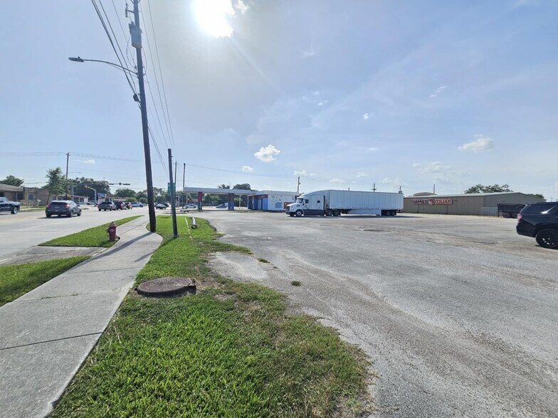 More Photos Of 1901 Pasadena Blvd, Pasadena Service Station For Sale