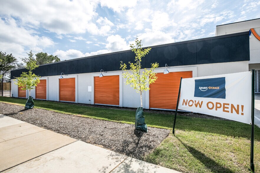 More Photos Of 1699 Airways Blvd, Memphis Self Storage For Sale