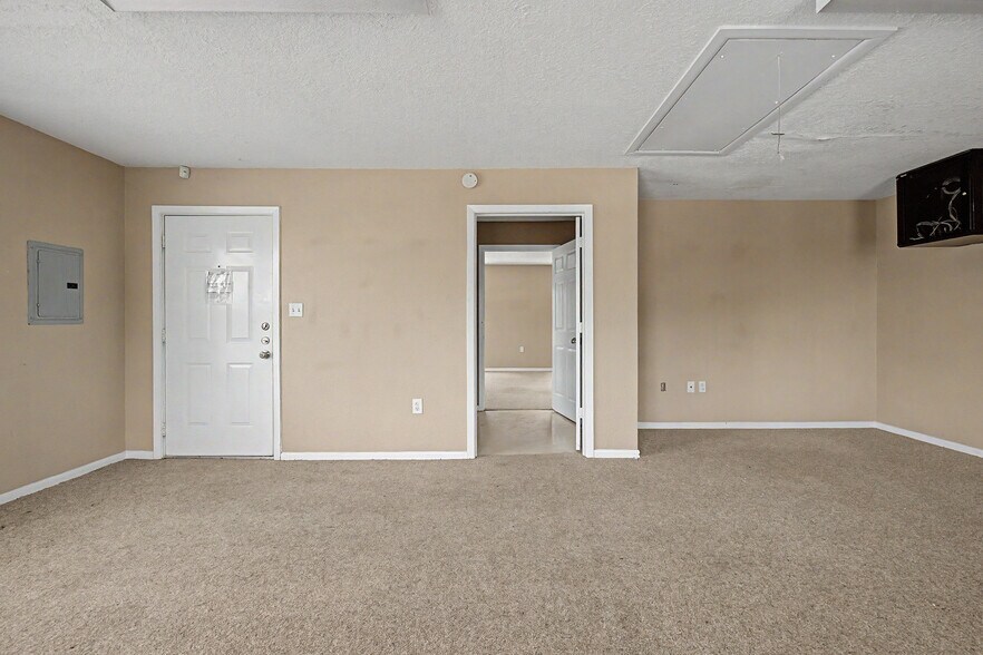 More Photos Of 14815 Interstate 45 S, Conroe Office For Lease