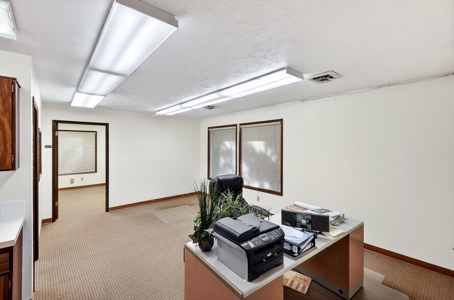 More Photos Of 524 N Mullan Rd, Spokane Loft Creative Space For Sale