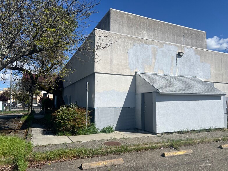 More Photos Of 2265 Cleveland Ave, Santa Rosa Freestanding For Sale