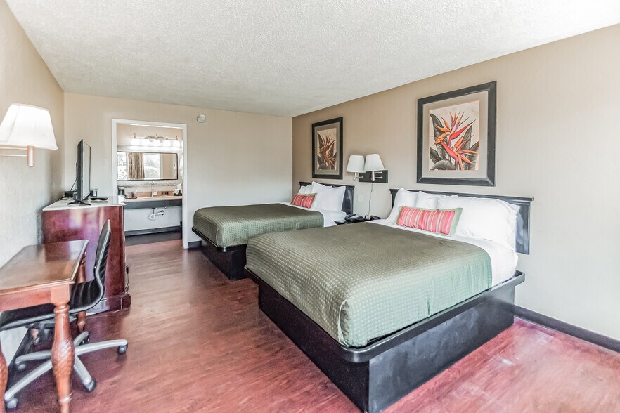 More Photos Of 4655 Highway 90, Marianna Hotel For Sale