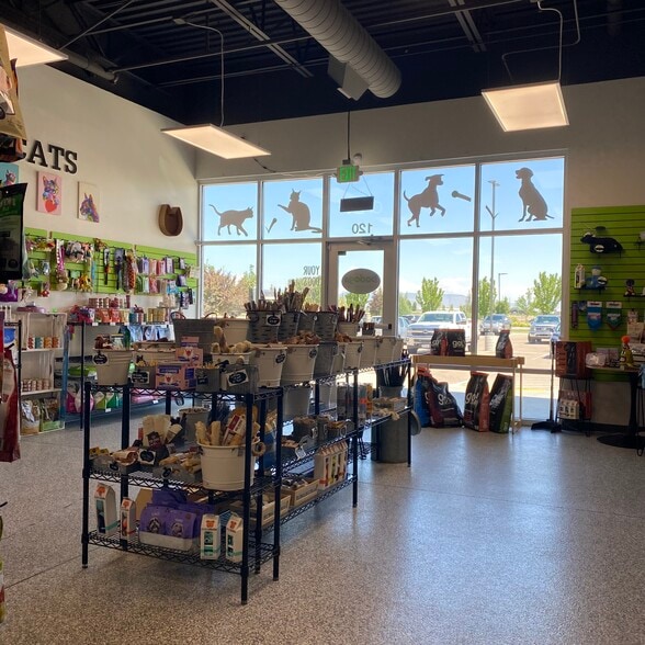 More Photos Of 150 S Ten Mile Rd, Meridian Storefront For Lease