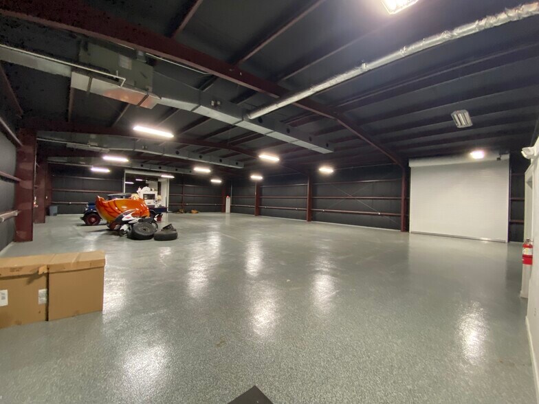 More Photos Of 241 Highway 1085, Madisonville Warehouse For Lease
