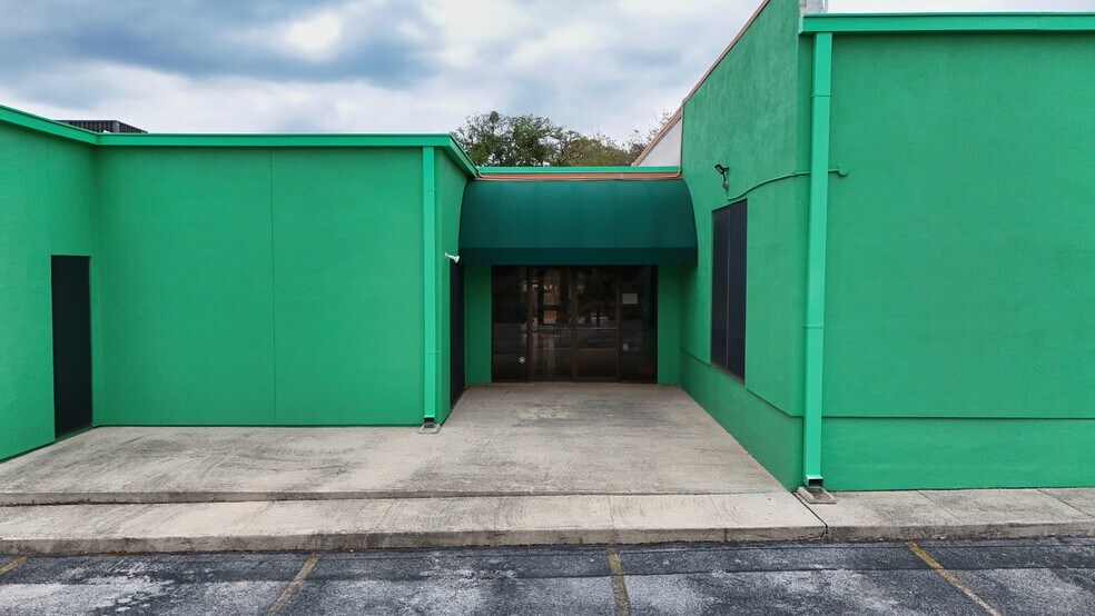 More Photos Of 16410 Blanco Rd, San Antonio Office For Sale