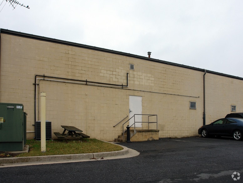 More Photos Of 18630 Woodfield Rd, Gaithersburg Warehouse For Lease