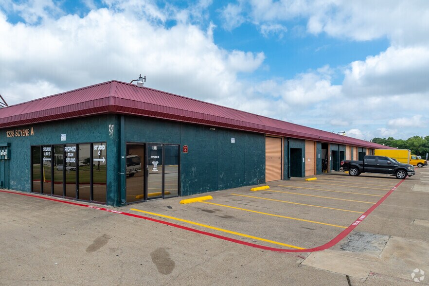 More Photos Of 1228 W Scyene Rd, Mesquite Unknown For Lease