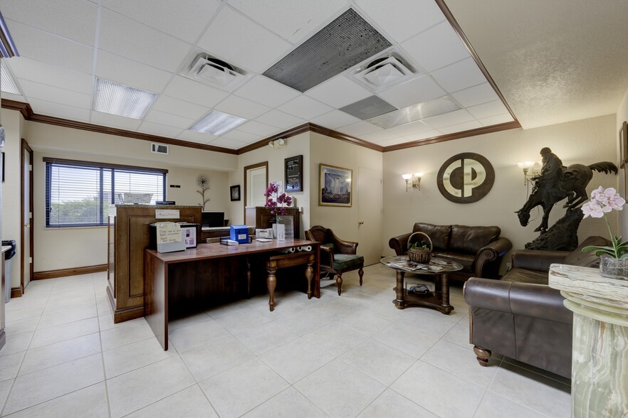 More Photos Of 2240 Palm Beach Lakes Blvd, West Palm Beach Office For Sale