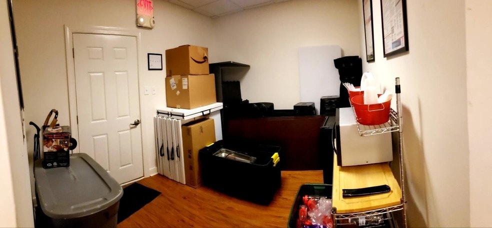 More Photos Of 8052 Elm Dr, Mechanicsville Office For Lease