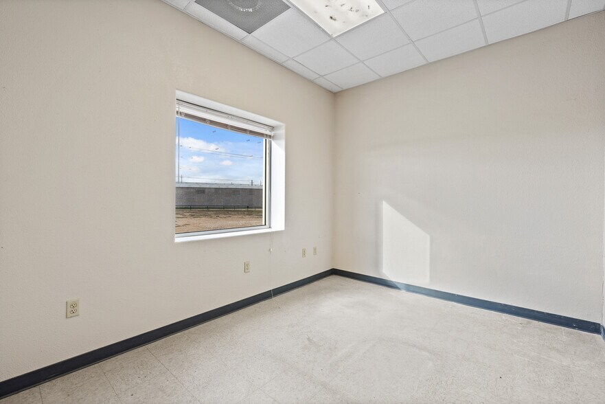 More Photos Of 3509 N 3rd St, Temple Warehouse For Sale