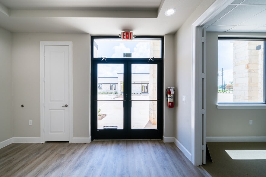 More Photos Of 5501 Cabrera Dr, Sugar Land Unknown For Lease