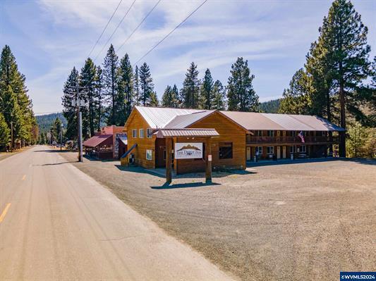 More Photos Of 179 S Mill St, Sumpter Hotel For Sale