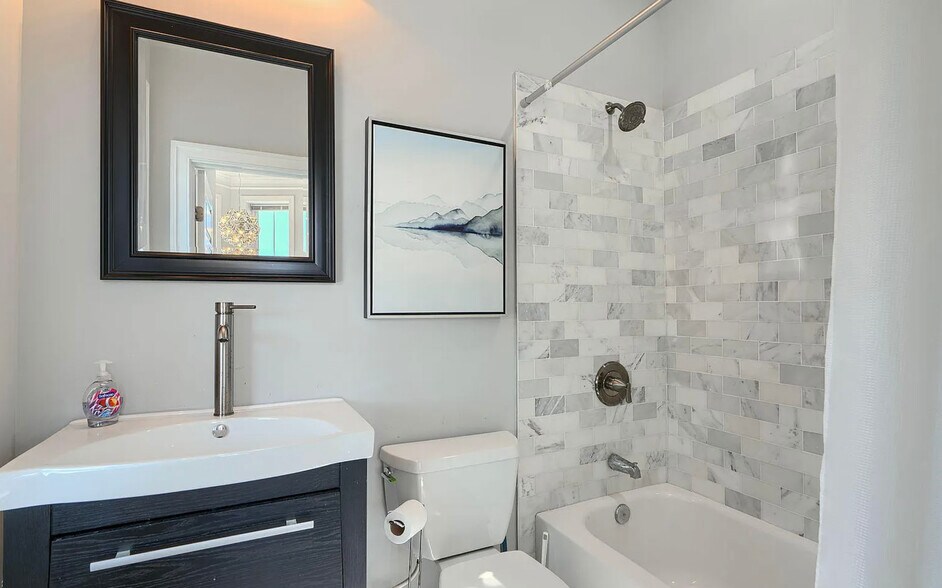 More Photos Of 635 E Fort Ave, Baltimore Specialty For Sale