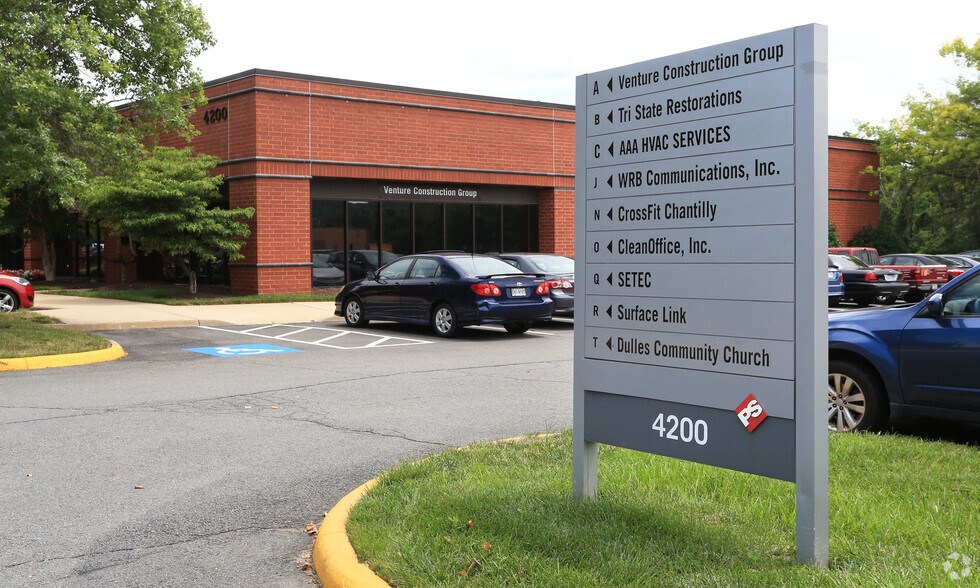 More Photos Of 4230 Lafayette Center Dr, Chantilly Unknown For Lease