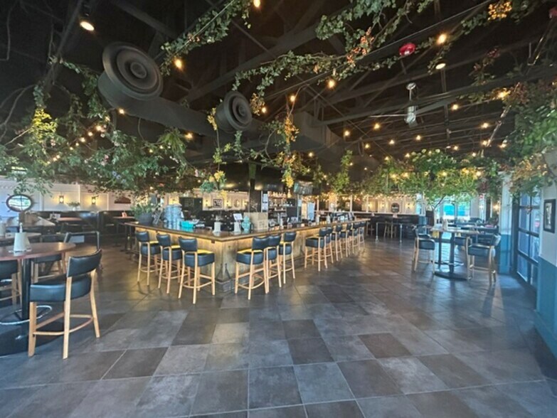 More Photos Of 8239 Georgia St, Merrillville Restaurant For Lease