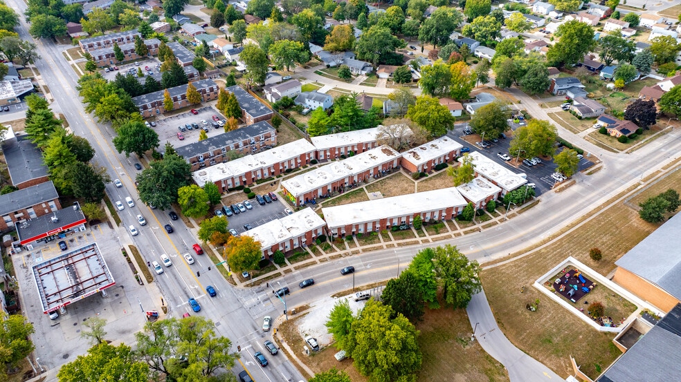 More Photos Of 1801 W John St, Champaign Apartments For Sale
