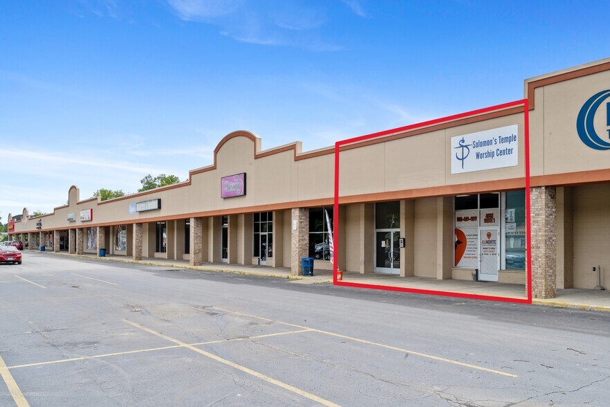 Primary Photo Of 4930 Poplar Level Rd, Louisville Freestanding For Lease