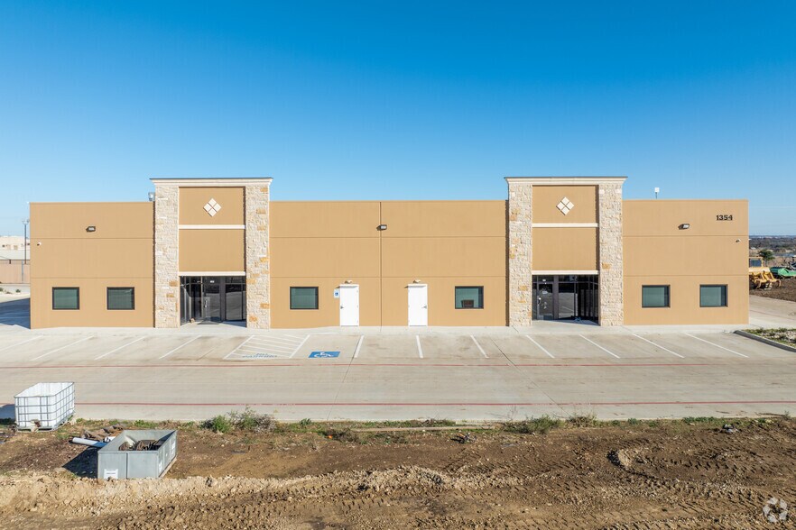 More Photos Of 1354 Ranchers Legacy Trl, Fort Worth Warehouse For Lease