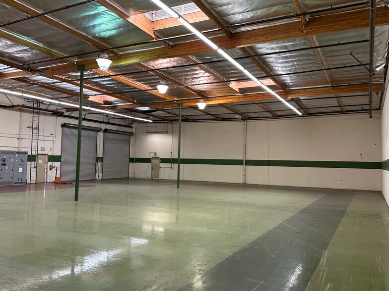 More Photos Of 310 Irving Dr, Oxnard Warehouse For Lease