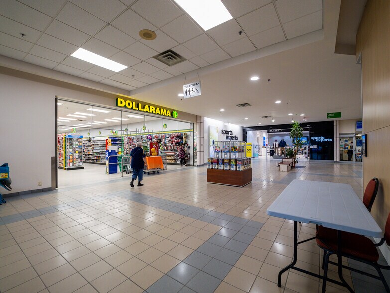 More Photos Of 597 Av Du Phare E, Matane Storefront For Lease