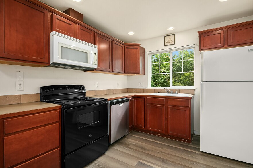 More Photos Of 4218 Pasadena Pl NE, Seattle Apartments For Sale