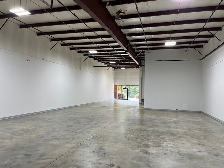 More Photos Of 4225 Phil Niekro Pky, Norcross Distribution For Lease