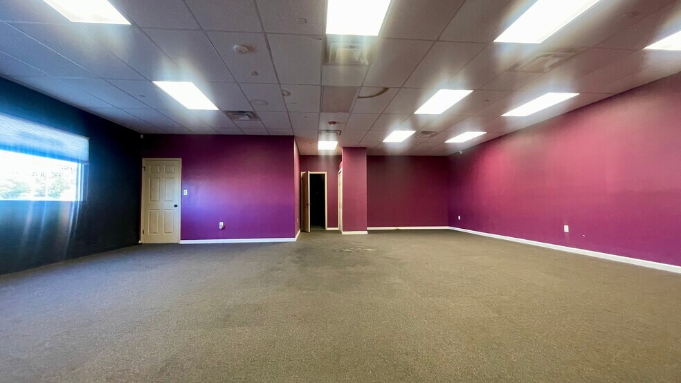 More Photos Of 60 Milbar Blvd, Farmingdale Warehouse For Lease