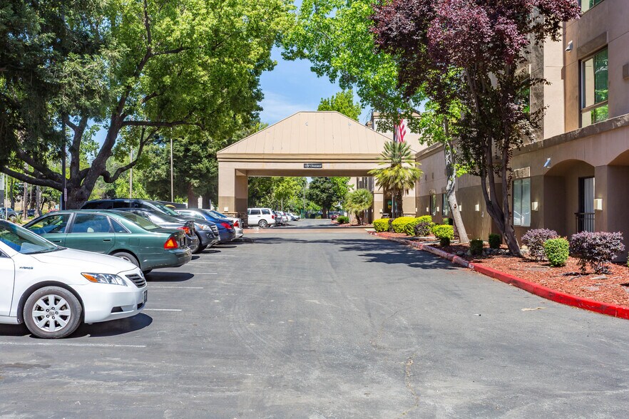 More Photos Of 11260 Point East Dr, Rancho Cordova Apartments For Sale