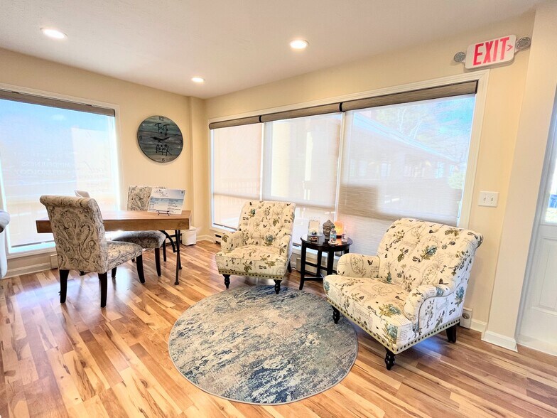 More Photos Of 24 Salt Pond Rd, Wakefield Medical For Lease