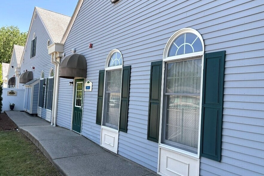 Primary Photo Of 77 Access Rd, Norwood Medical For Sale