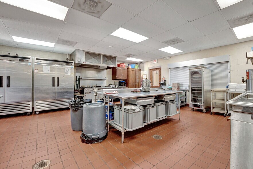 More Photos Of 3232 Covington Pike, Memphis Religious Facility For Sale