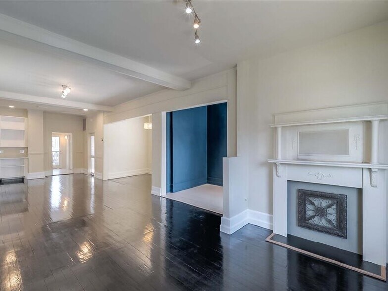 More Photos Of 513 E High St, Lexington Freestanding For Lease