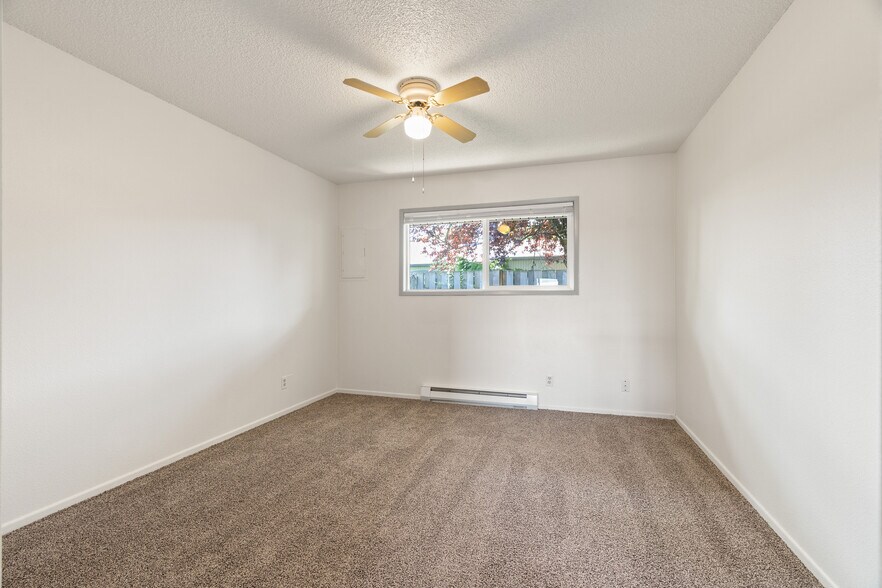 More Photos Of 110-162 NW 15th St, Gresham Apartments For Sale
