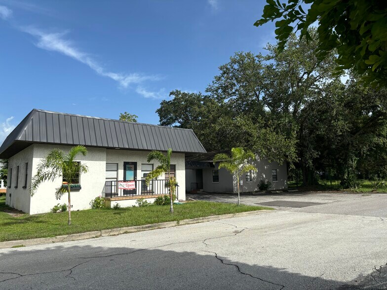 More Photos Of 3737 Manatee Ave, Bradenton Freestanding For Sale
