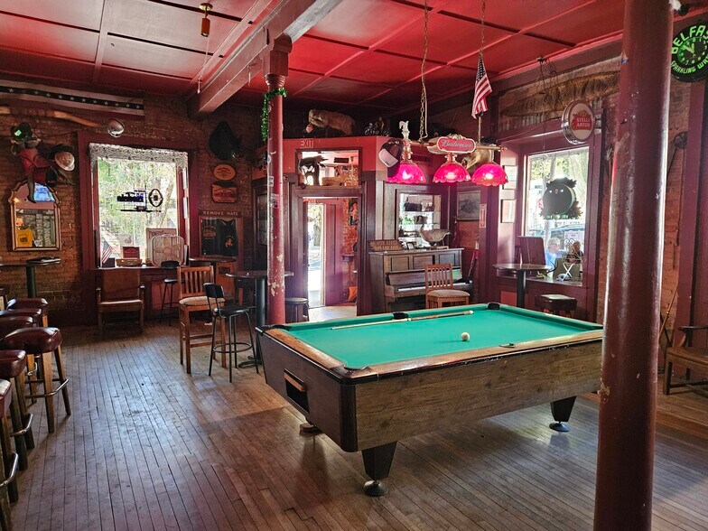 More Photos Of 101 Commercial St, Downieville Bar For Sale