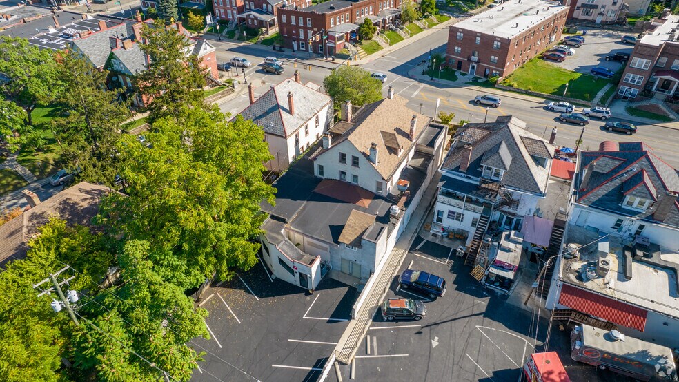 More Photos Of 2333 N High St, Columbus Storefront Retail Residential For Lease