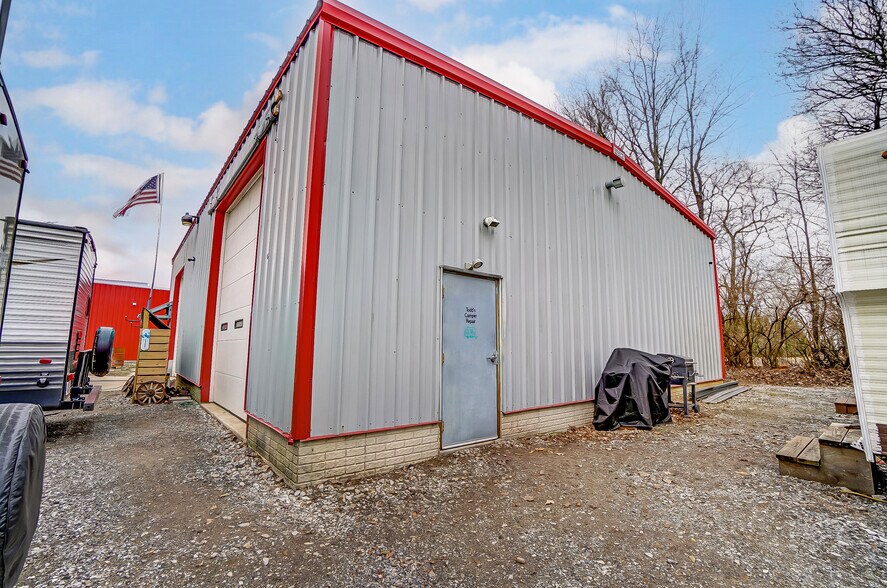More Photos Of 20660 W Bowling Green Road, Weston Auto Repair For Lease