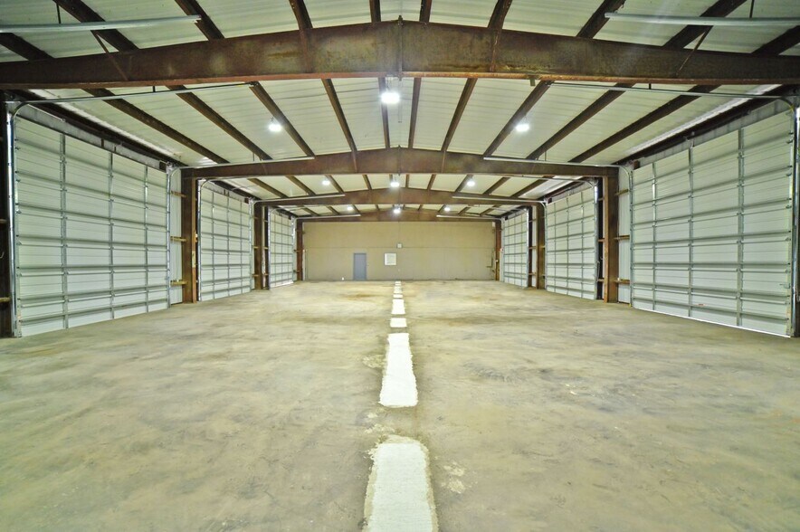 More Photos Of 6637 Leopard St, Corpus Christi Warehouse For Lease