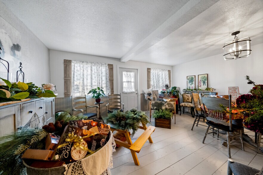 More Photos Of 122 E Cranston Ave, Fowler Flex For Sale