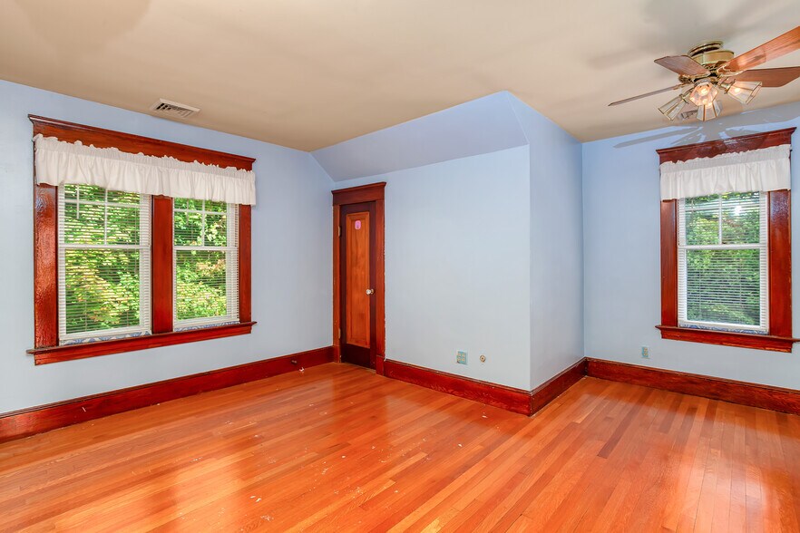 More Photos Of 71 Cedar St, Branford Office For Sale