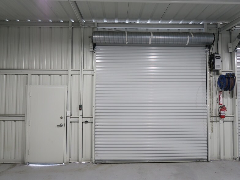 More Photos Of 5711 Star Ln, Houston Industrial For Sale