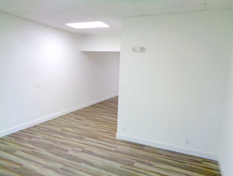 More Photos Of 11300-11354 Wiles Rd, Coral Springs General Retail For Lease