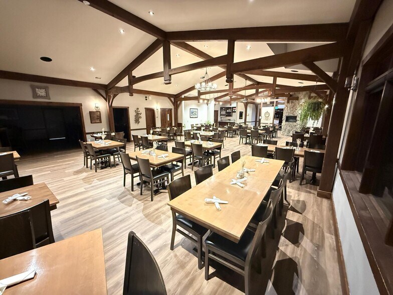 More Photos Of 350 Reach St, Uxbridge Restaurant For Lease