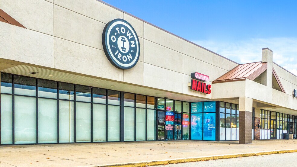 More Photos Of 210-240 W Murdock Ave, Oshkosh Storefront For Lease