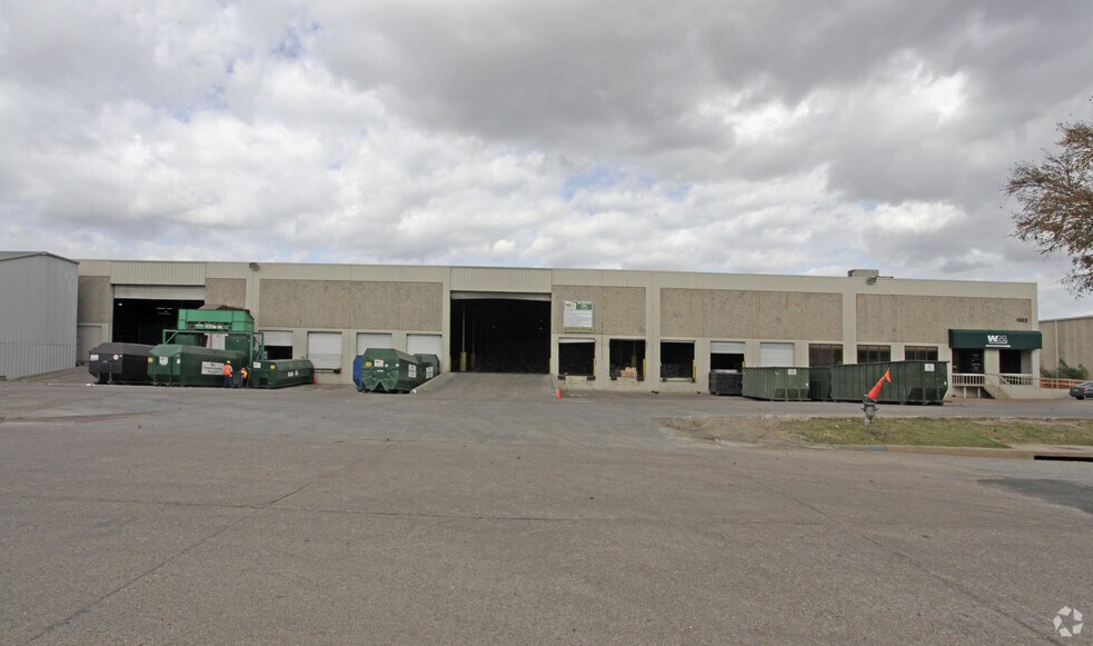 More Photos Of 1915-2015 Meridian St, Arlington Service For Lease