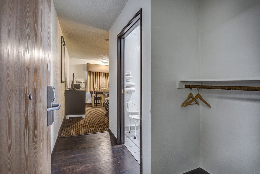 More Photos Of 101 W Phoenix St, Payson Hotel For Sale