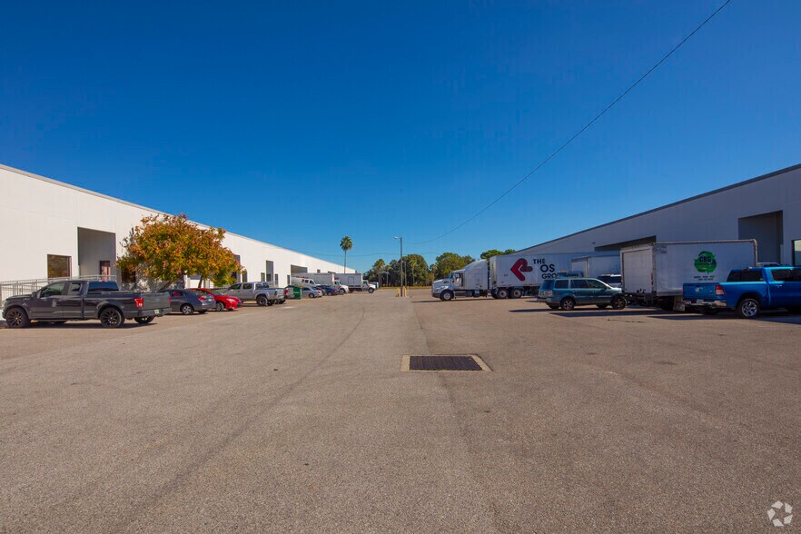 More Photos Of 5501-5519 Pioneer Park Blvd, Tampa Unknown For Lease