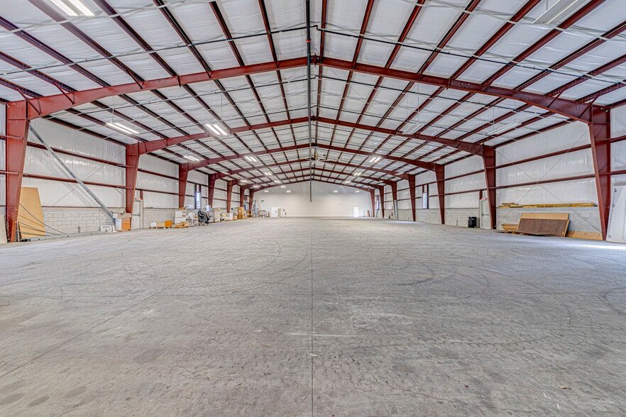 More Photos Of 14180 E Colonial Dr, Orlando Warehouse For Lease