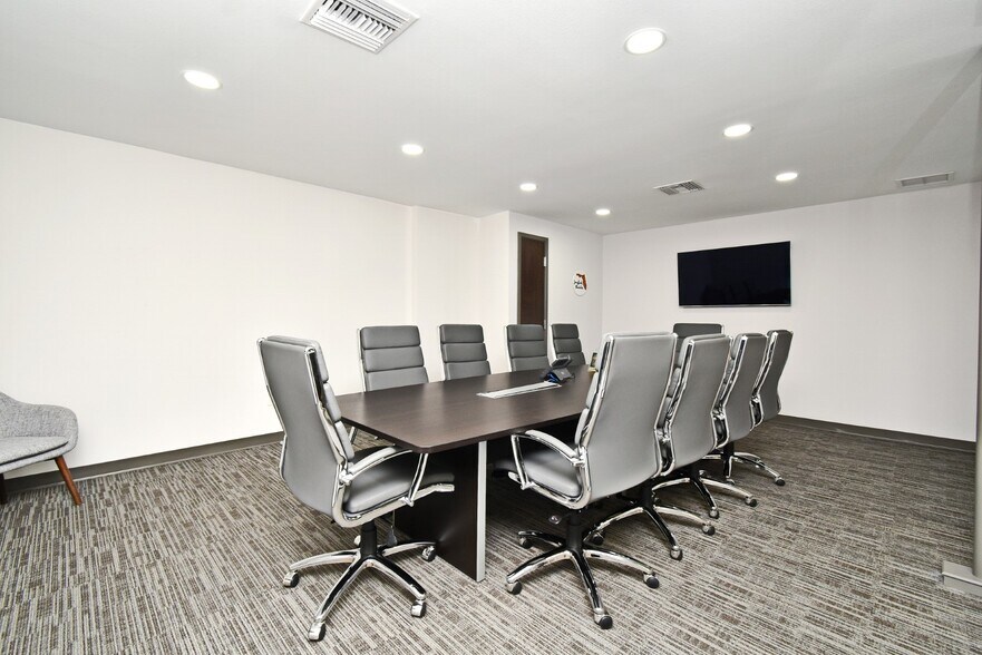 More Photos Of 2575 French Ave, Sanford Loft Creative Space For Sale