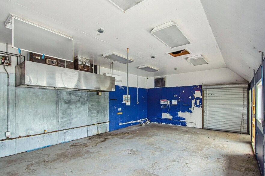 More Photos Of 27485 Cross Ln, Barnett Restaurant For Sale